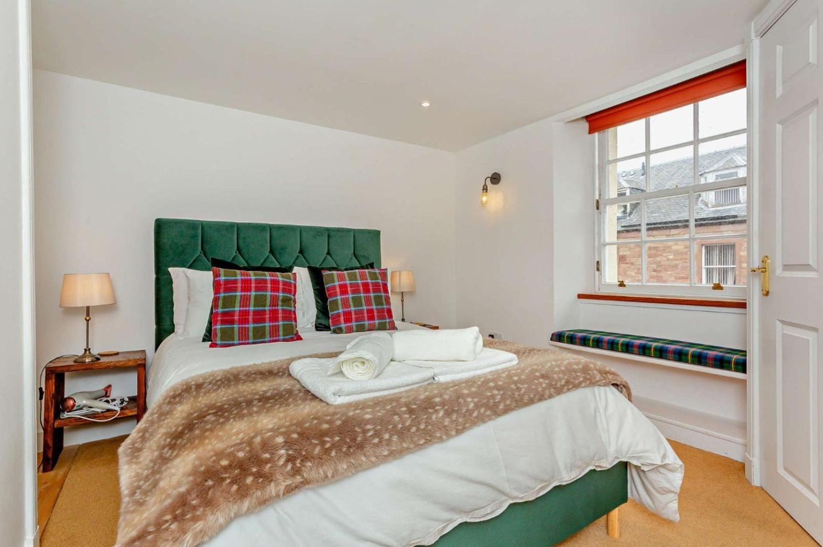 Jacobite'S Retreat, 17Th Century Cottage In The Heart Of Inverness Exteriör bild